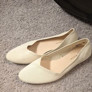 Time and Tru Women's Beige Flats